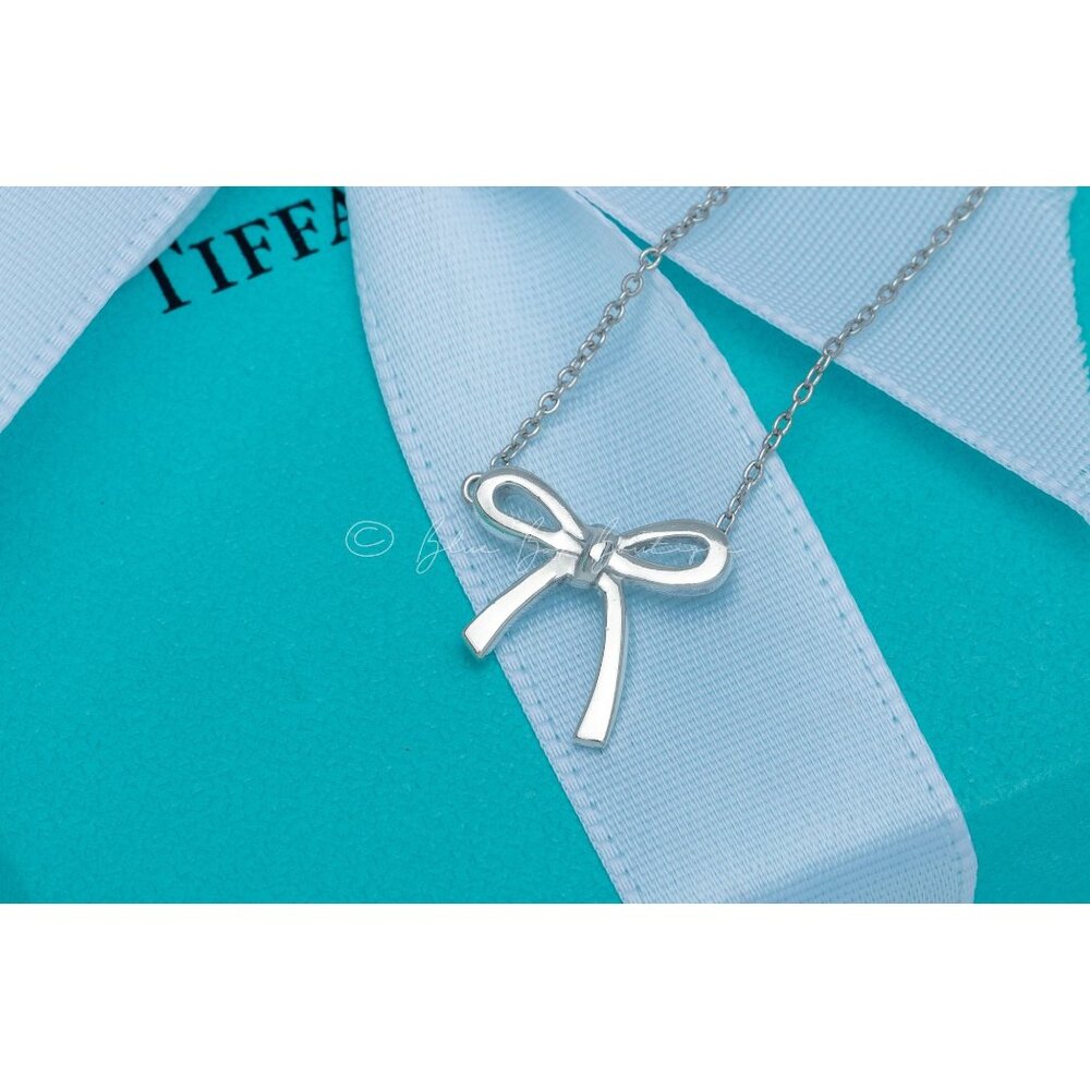 Tiffany & Co. Vintage Bow Necklace Ribbon Knot Pendant in Silver on a 16" Chain - Picture 2 of 9
